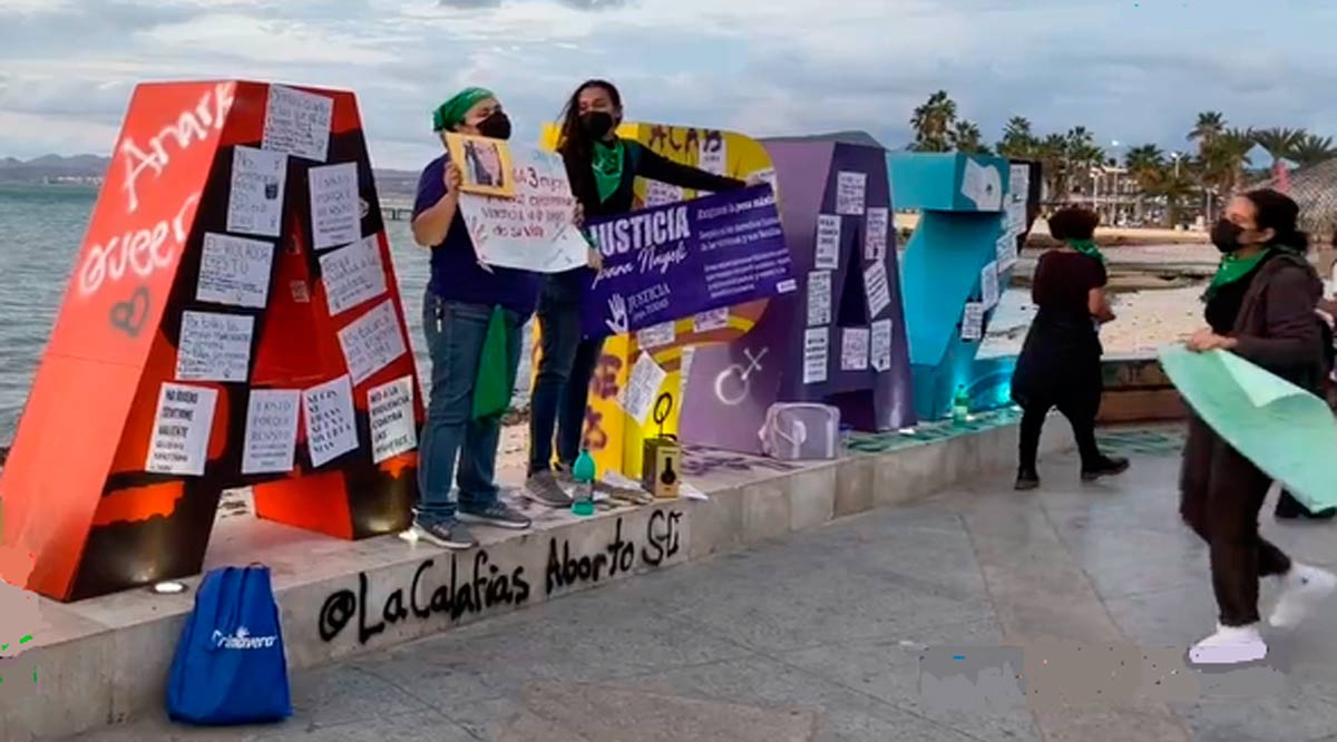 Con exigencias y pintas, mujeres recuerdan día de no violencia hacia ellas