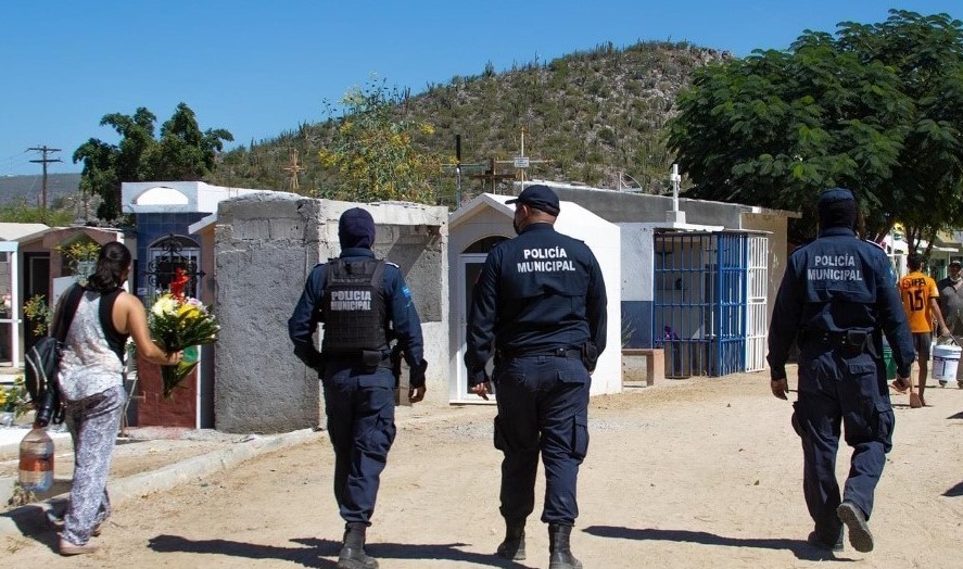 Saldo blanco jornada de Día de Muertos en panteones de La Paz
