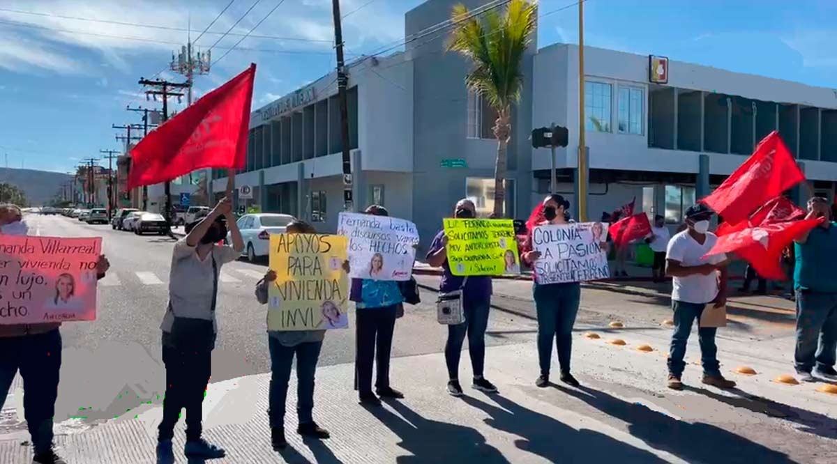 Se manifiestaron transportistas y antorchistas frente a Palacio de Gobierno