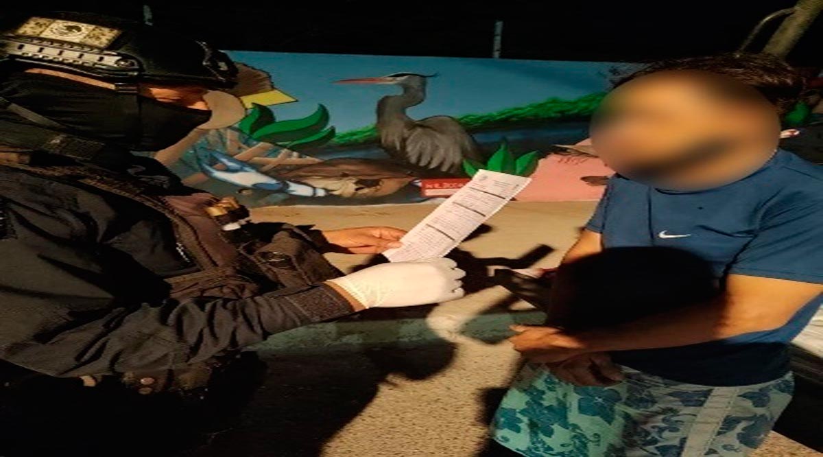 Detienen a sujeto en posesión de 4 envoltorios de cristal