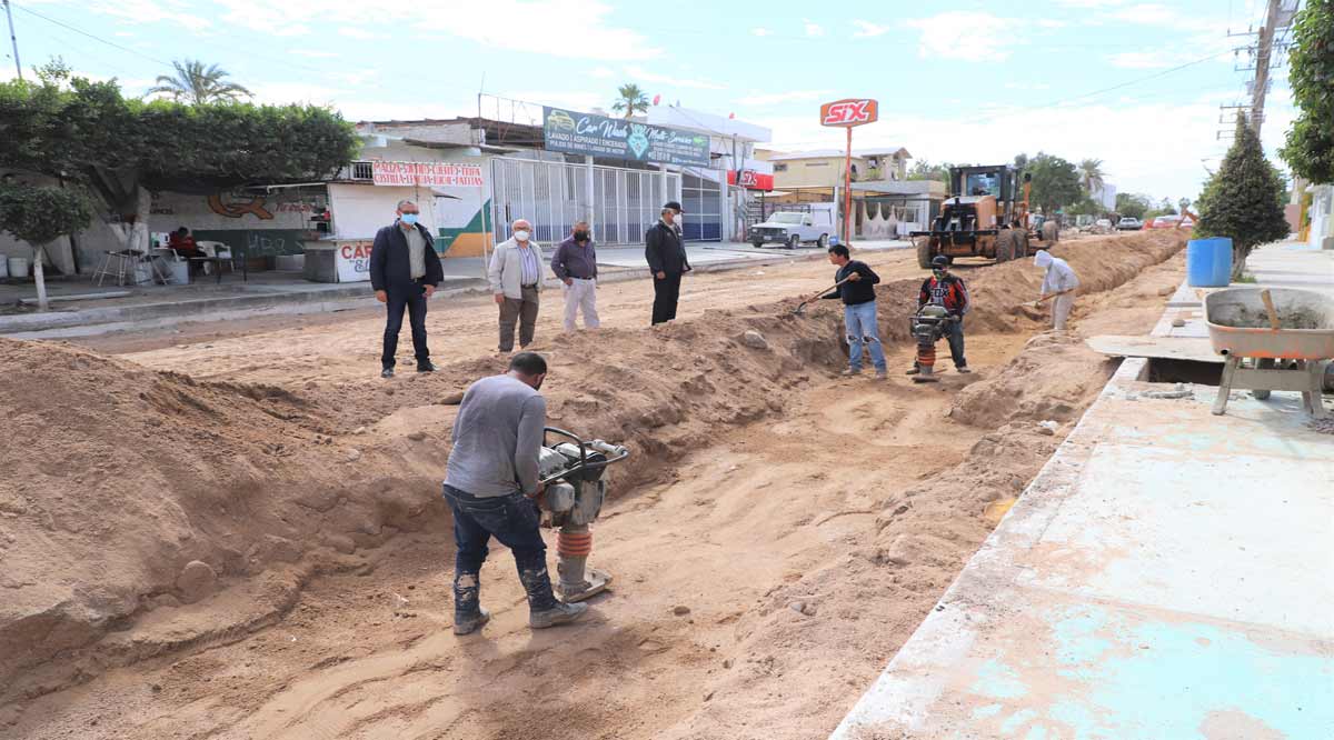 Amplían acciones en la pavimentación de la calle Gómez Farías en La Paz