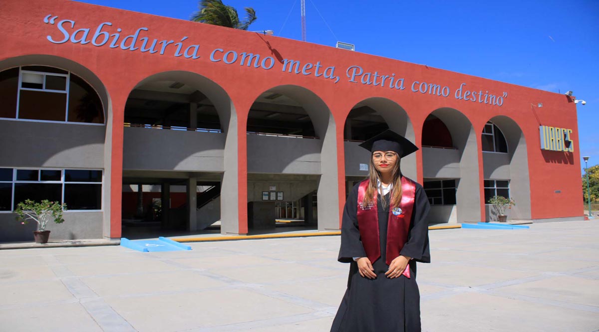 Egresaron de la UABCS 290 estudiantes de las sedes La Paz y Los Cabos
