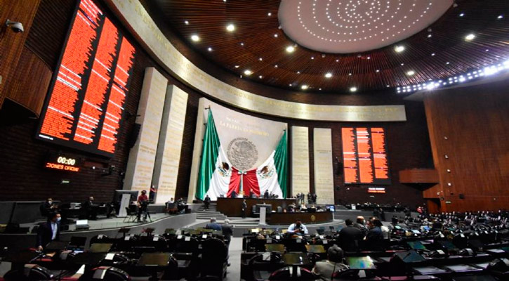 Avala Gobernador que Presidenta del SEDIF promueva firmas contra legisladores federales