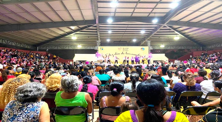 Más de mil mujeres celebraron junto al DIF Los Cabos el Día de las Madres en SJC