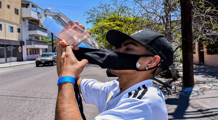 Mantenerse hidratados previene el golpe de calor