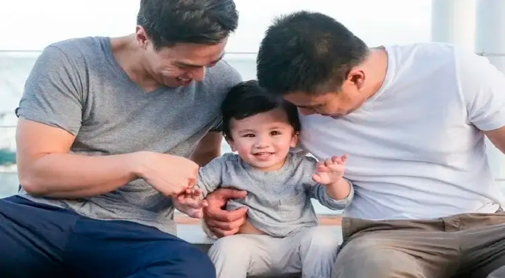 Comunidad lésbico gay ahora va por la adopción de niños; presentan iniciativa en BCS Comunidad lésbico gay ahora va por la adopción de niños; presentan iniciativa en BCS