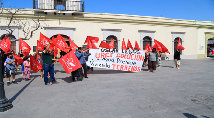Solicitan antorchistas en Los Cabos agua potable, drenaje y vivienda