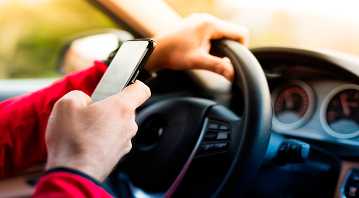 No se condonan multas en Los Cabos por hacer uso de celular mientras se conduce