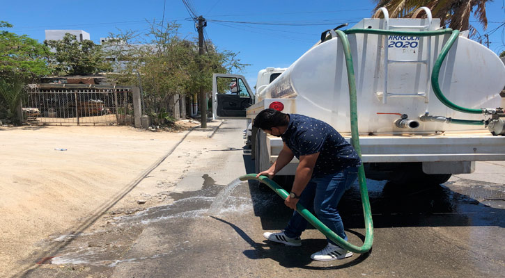 Realiza Oomsapas de Los Cabos saneamiento en zonas afectadas por derrame de aguas negras