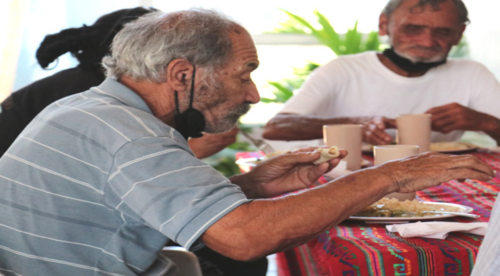 Reabre sus puertas comedor comunitario de Todos Santos