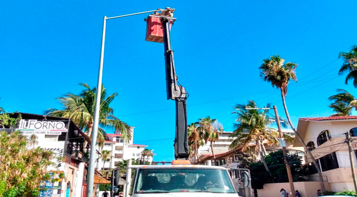 Rehabilitan alumbrado en zonas turísticas de Los Cabos
