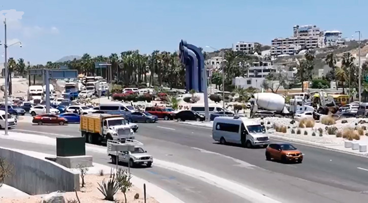 Regresó caos vial a Los Cabos por bloqueos de Uber por la detención de choferes