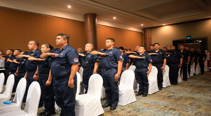 Entregaron reconocimientos y uniformes al Cuerpo de Bomberos de SJC Entregaron reconocimientos y uniformes al Cuerpo de Bomberos de SJC