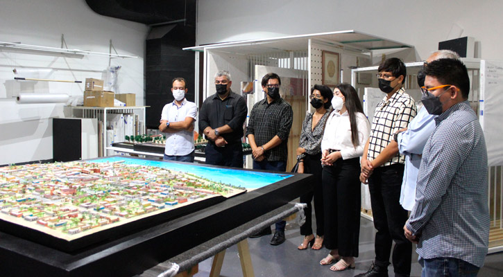 Donan al MUABCS maquetas de la ciudad de La Paz