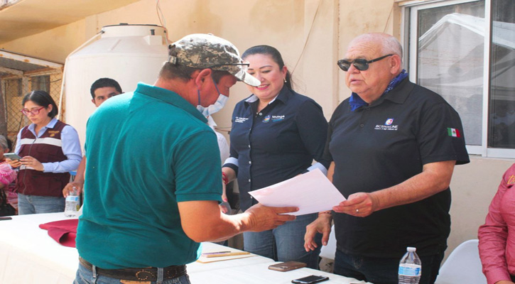 Entregó el Gobernador apoyos a productores de Mulegé y anunció inicio de obra de drenaje