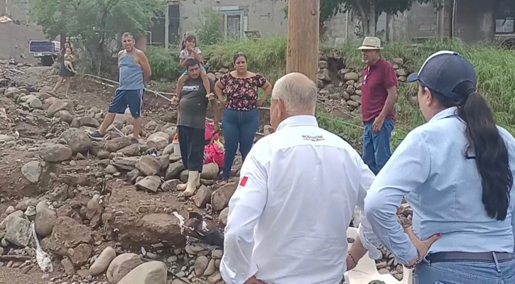 Anuncia Víctor Castro apoyo a zonas afectadas por lluvias en Mulegé