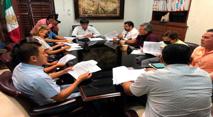 Firman maestros y Alcalde de Los Cabos petición de asignación de plazas