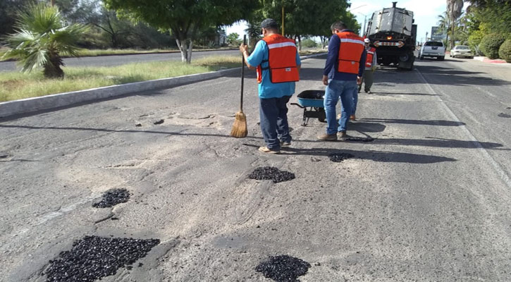Intensifican labores de bacheo en La Paz