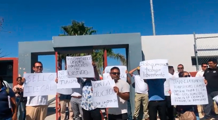 Piden transportadoras turísticas de Los Cabos salida del Director de Transporte de BCS