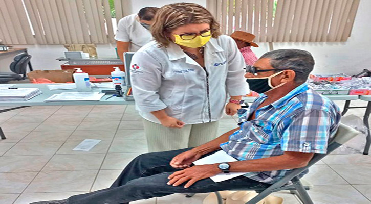 Entregó el gobierno de BCS más de 650 anteojos graduados a personas vulnerables