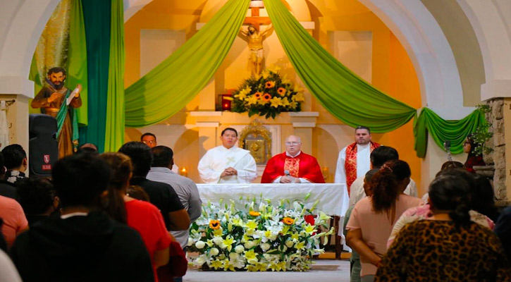 Con mañanitas, misa y recorrido en el mar, celebraron al santo patrono San Lucas Evangelista