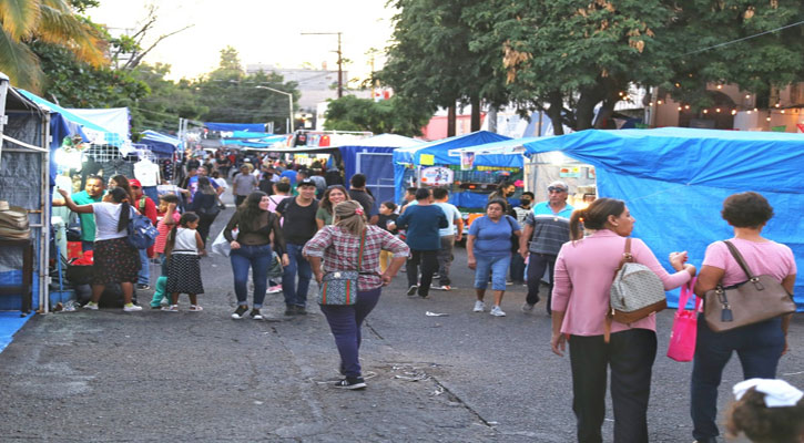 Hasta el 24 de diciembre estará abierto el Tianguis Navideño en el Centro Histórico de La Paz Hasta el 24 de diciembre estará abierto el Tianguis Navideño en el Centro Histórico de La Paz