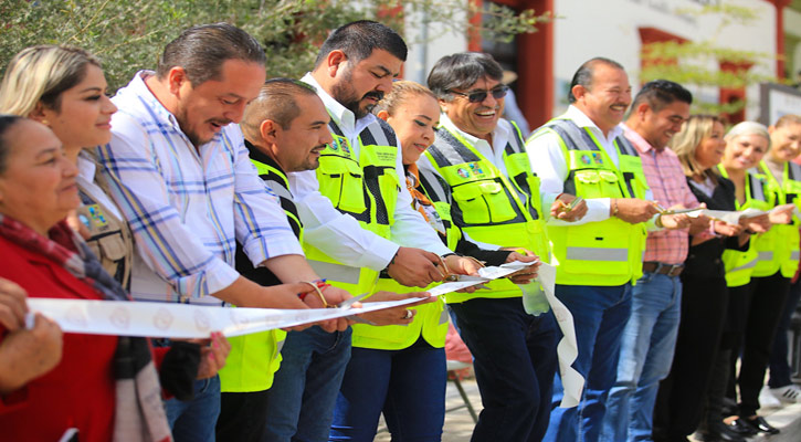 Inauguran pavimentación de la calle Guadalupe Victoria en Santiago