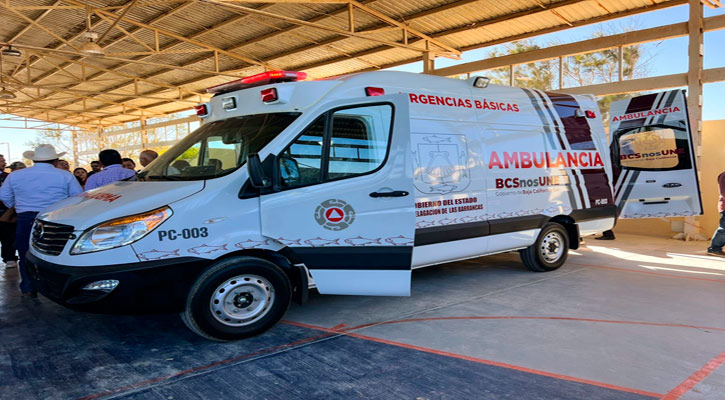 Entregó el Gobernador una ambulancia en Las Barracas