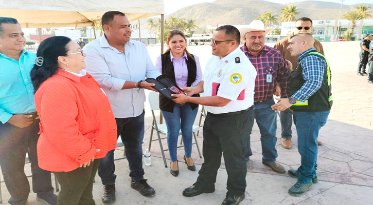 Entregaron detector portátil de gases a Bomberos de CSL