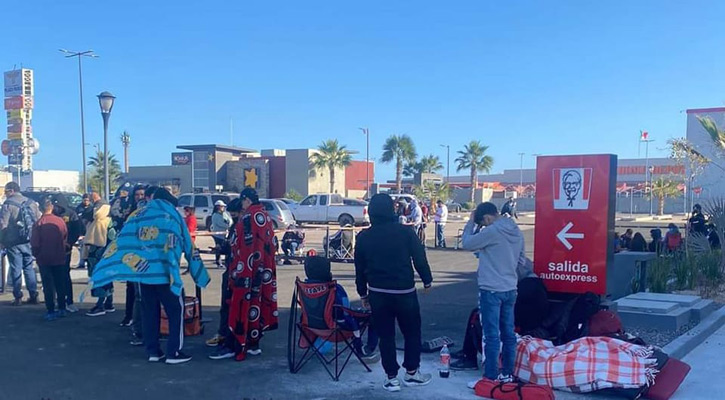Hasta acamparon para ser los primeros clientes de KFC