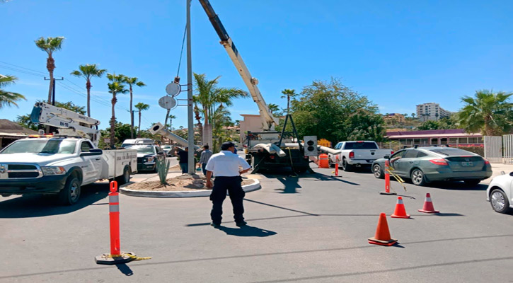 Reubican semáforo del bulevar Mijares a la zona del Aeropuerto