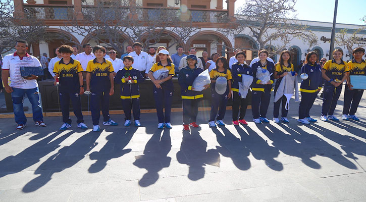 Entregaron material deportivo a esgrimistas de Los Cabos