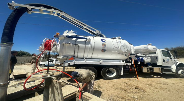 Realizan camiones Vactor del Oomsapas de Los Cabos trabajos en cárcamos de Hojazen y Lagunitas en CSL