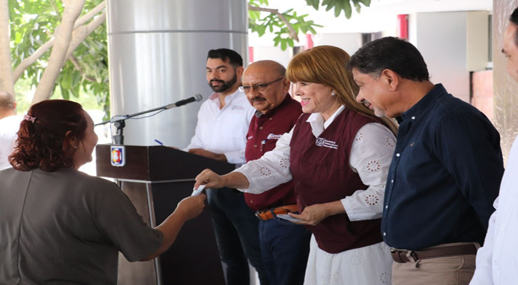 Otorgaron 28 micro financiamientos a igual número de familias en La Paz