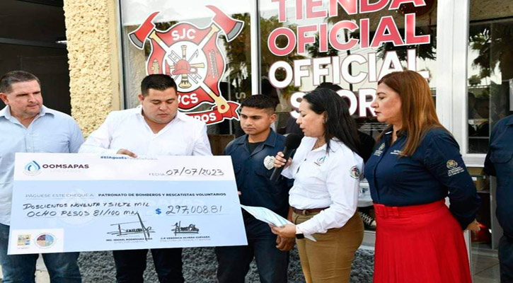 Entregó Oomsapas de Los Cabos recursos aportados por ciudadanos a Bomberos y Cruz Roja