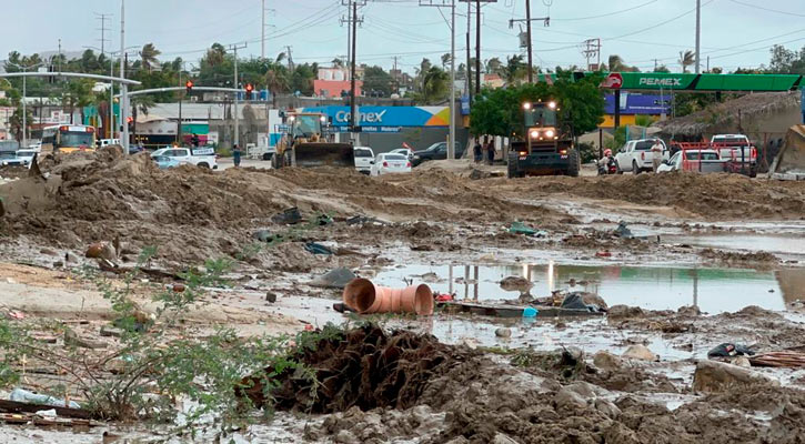 Rehabilitan calles principales de Los Cabos para normalizar la circulación