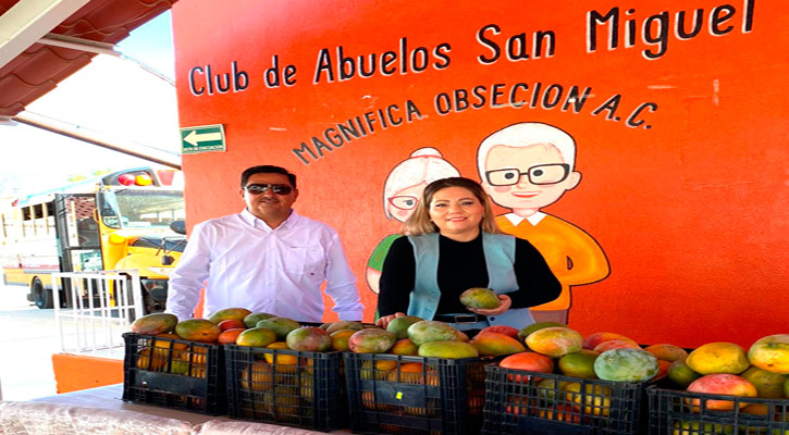 Reconoce la diputada Marbella González la labor de abuelitos cabeños