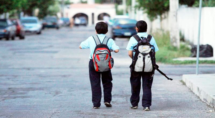 Recomienda IMSS que el peso de la mochila no pase del 10% del peso corporal del niño