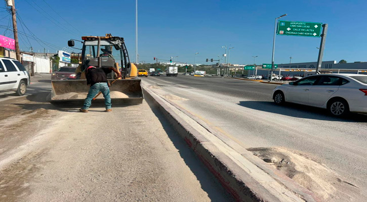 Trabajan en la limpieza de los camellones de las principales avenidas de CSL
