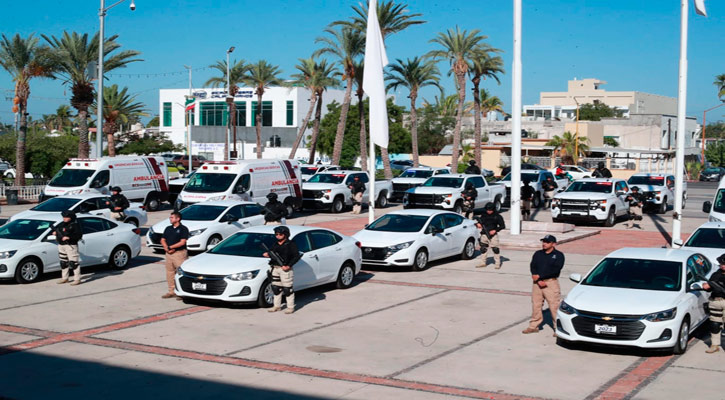 Entregaron 28 unidades vehiculares y ambulancias para fortalecer la seguridad de BCS Entregaron 28 unidades vehiculares y ambulancias para fortalecer la seguridad de BCS