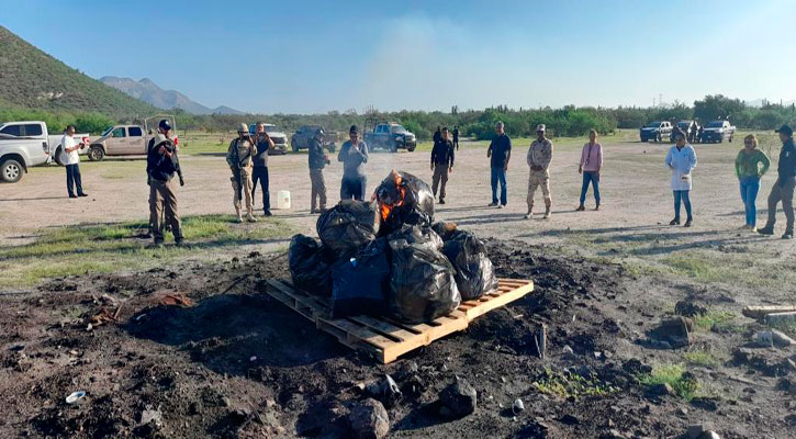 Incineraron narcóticos y destruyen objetos apócrifos en La Paz