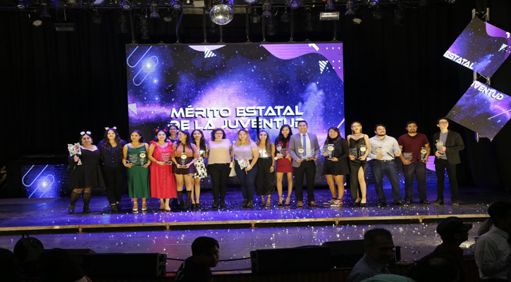 Reciben jóvenes destacados la medalla al Mérito Estatal de la Juventud en BCS