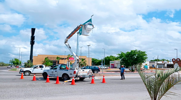 Activan semáforo del bulevar Pino Pallas a partir del 5 de octubre Activan semáforo del bulevar Pino Pallas a partir del 5 de octubre