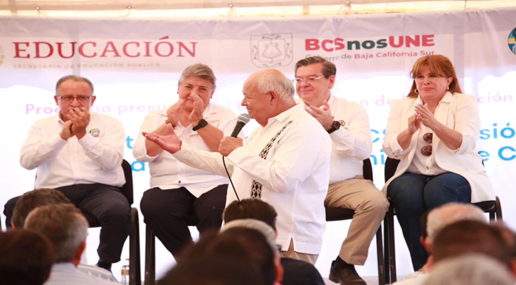 Colocó el Gobernador la primera piedra de la UABCS en Ciudad Insurgentes Colocó el Gobernador la primera piedra de la UABCS en Ciudad Insurgentes