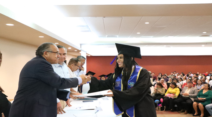 Recibieron 197 estudiantes la documentación que avala su egreso de la UABCS en Los Cabos  