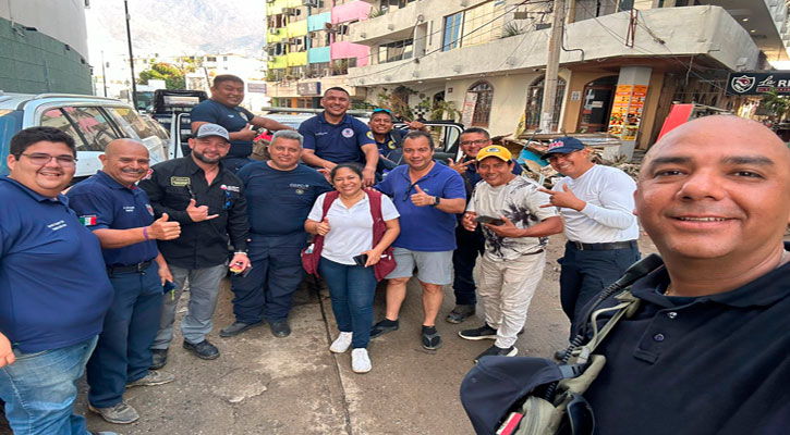 Regresan bomberos de CSL que acudieron a brindar servicios de emergencia en Acapulco