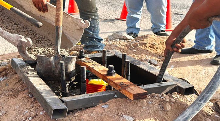 Colocan bases para instalar semáforos en libramientos en La Paz Colocan bases para instalar semáforos en libramientos en La Paz