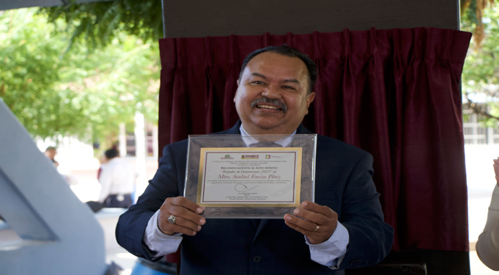 Gana el maestro Saltiel Enciso el premio “Forjador de Generaciones 2023”