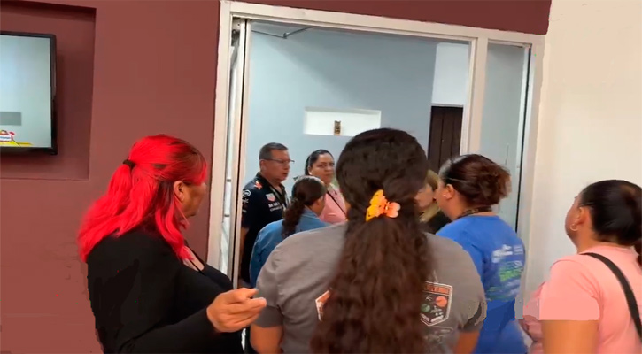 Se quejan mujeres que fueron contratadas para eventos del Insude pero que no les pagan