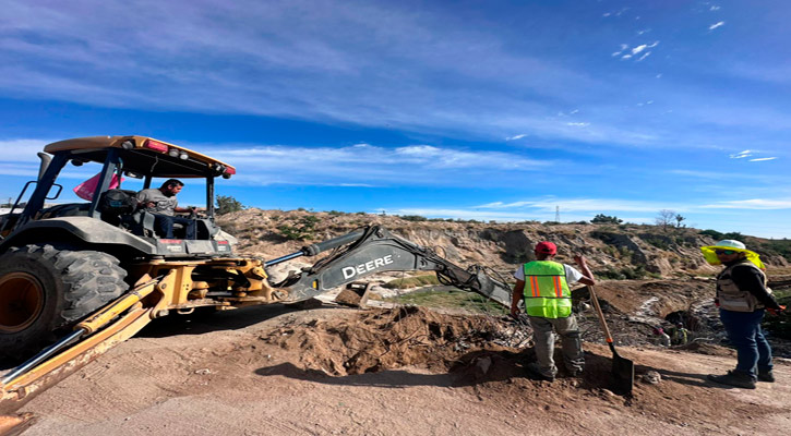 Continúan los trabajos en CSL para realizar la interconexión de la línea de conducción en la colonia Lagunitas